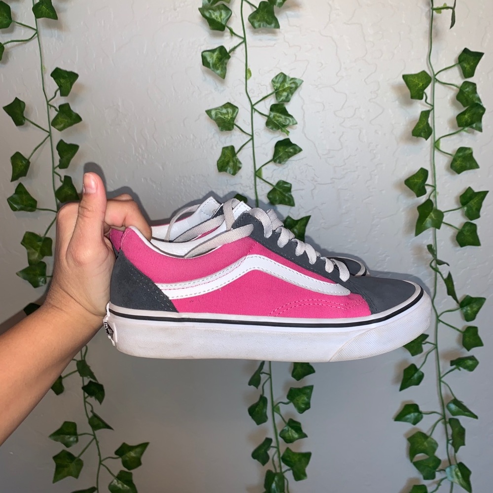 ☆Pink and dark grey women’s vans size 5.5☆